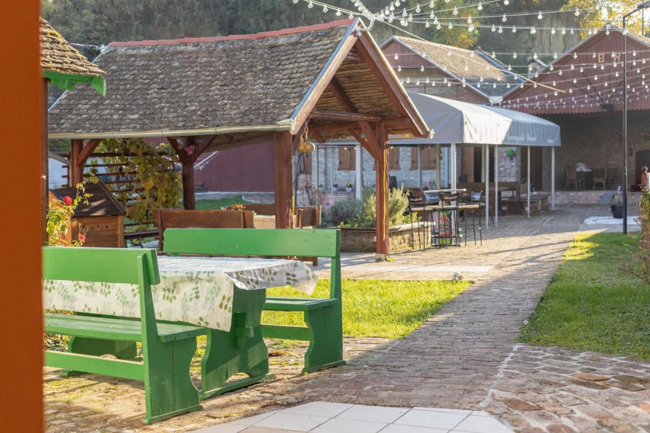 Hotel Kuca Za Odmor Baranjski Dvori Zmajevac Exterior foto